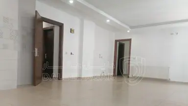 شقة - شقة للبيع في ام السماق قرب روام كيك - 160000 دأ